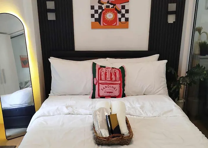 Apartamento Azure Staycation With Pool View, Wifi And Netflix Manila