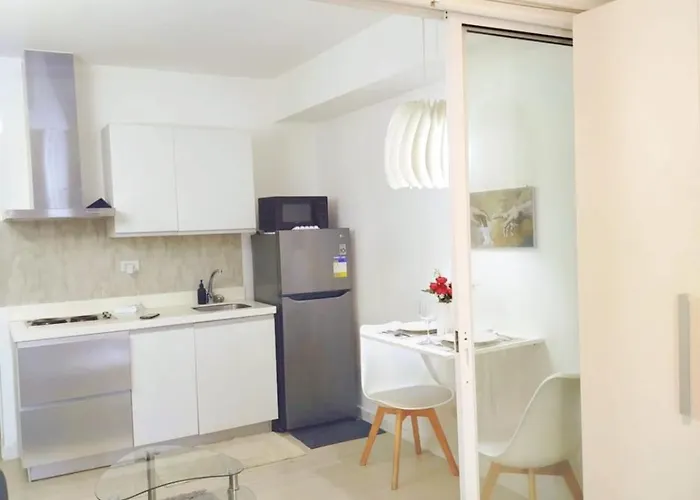 Azure Staycation With Pool View, Wifi And Netflix *